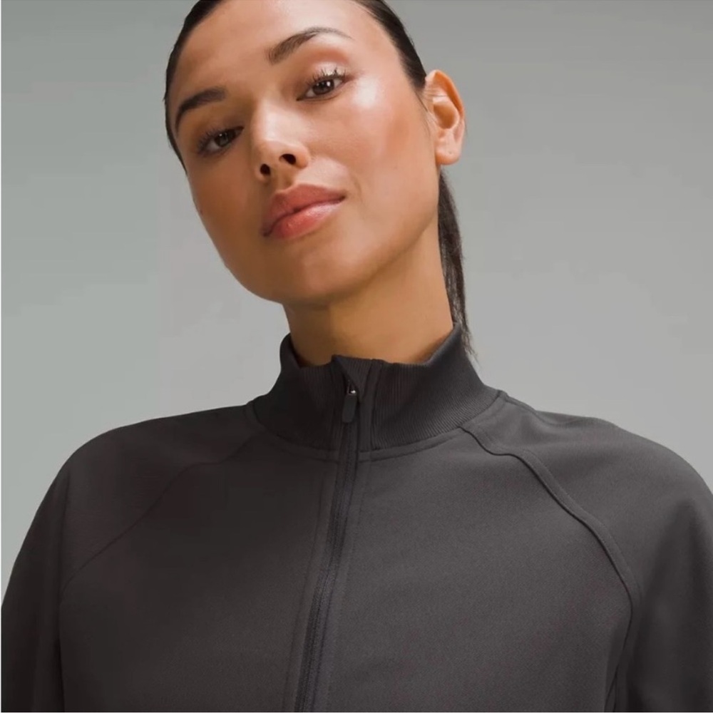 Lululemon - Wunder Train Track Jacket *Twill - Graphite Grey - Picture 3 of 8